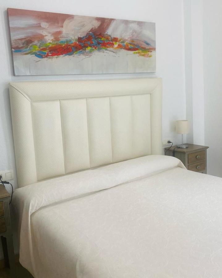 Hostal Tres Soles Nerja Extérieur photo