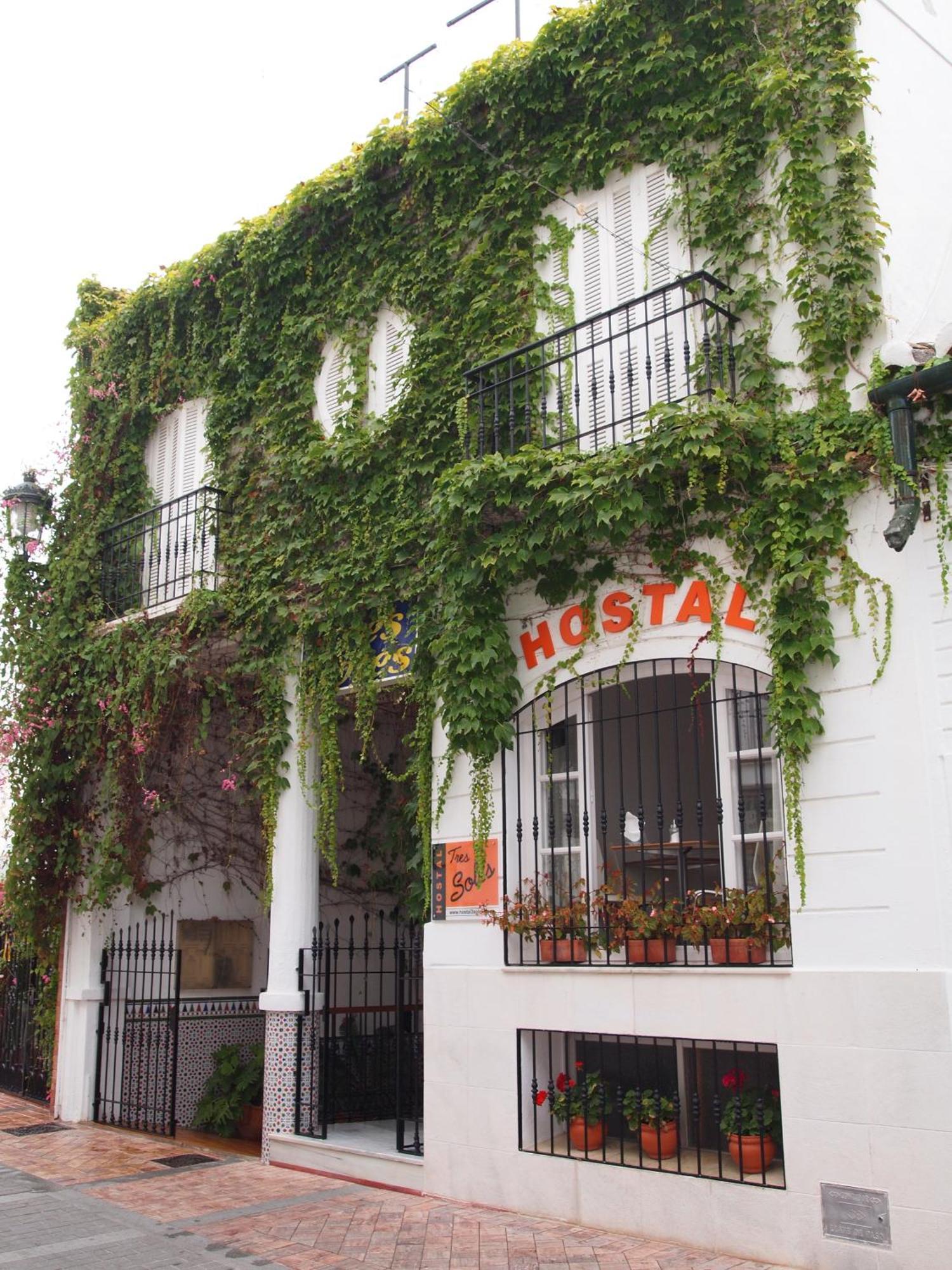 Hostal Tres Soles Nerja Extérieur photo