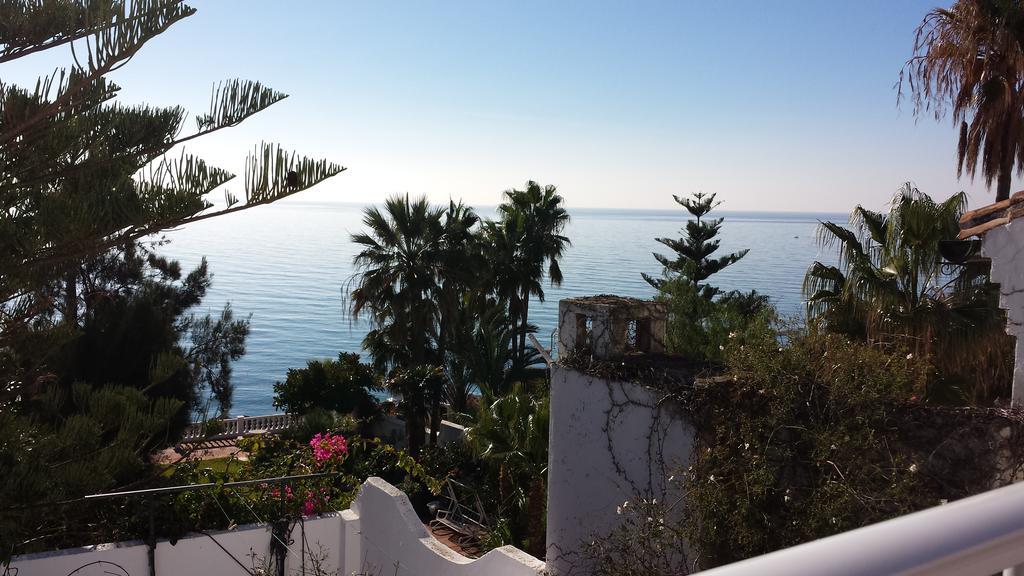 Hostal Tres Soles Nerja Extérieur photo