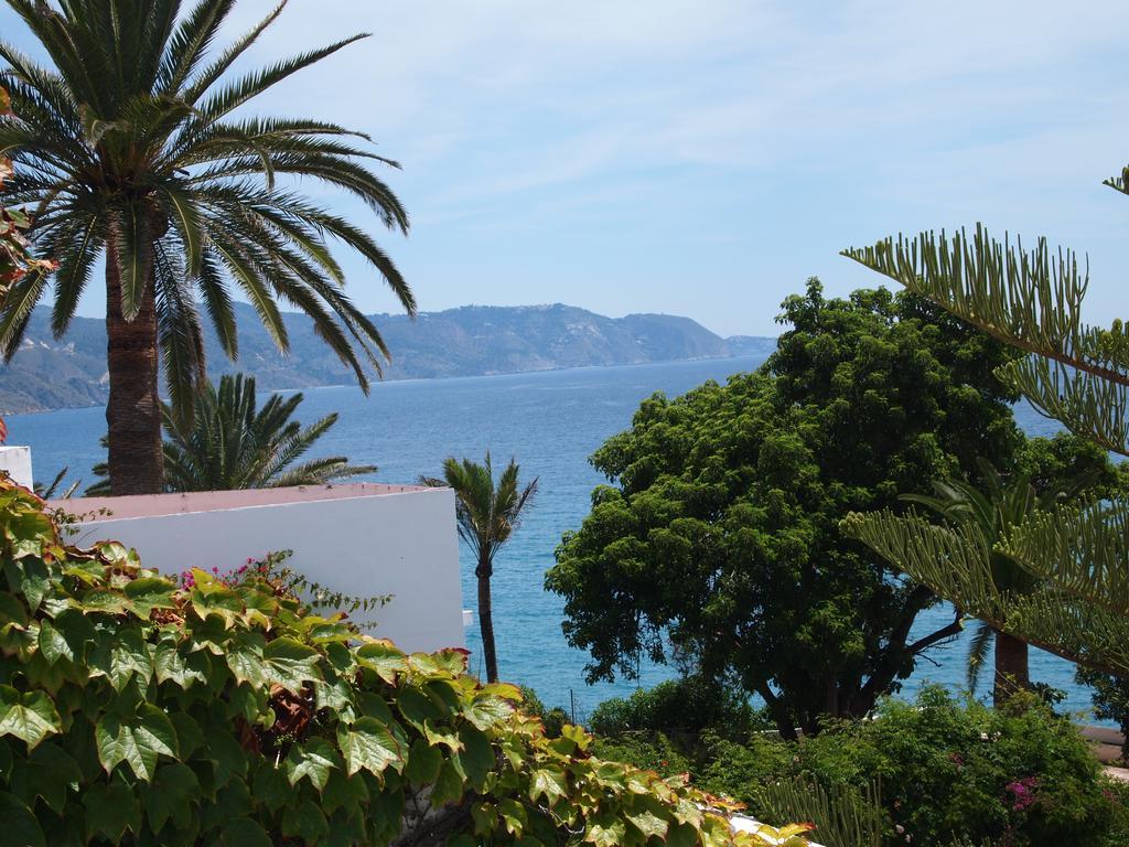 Hostal Tres Soles Nerja Extérieur photo