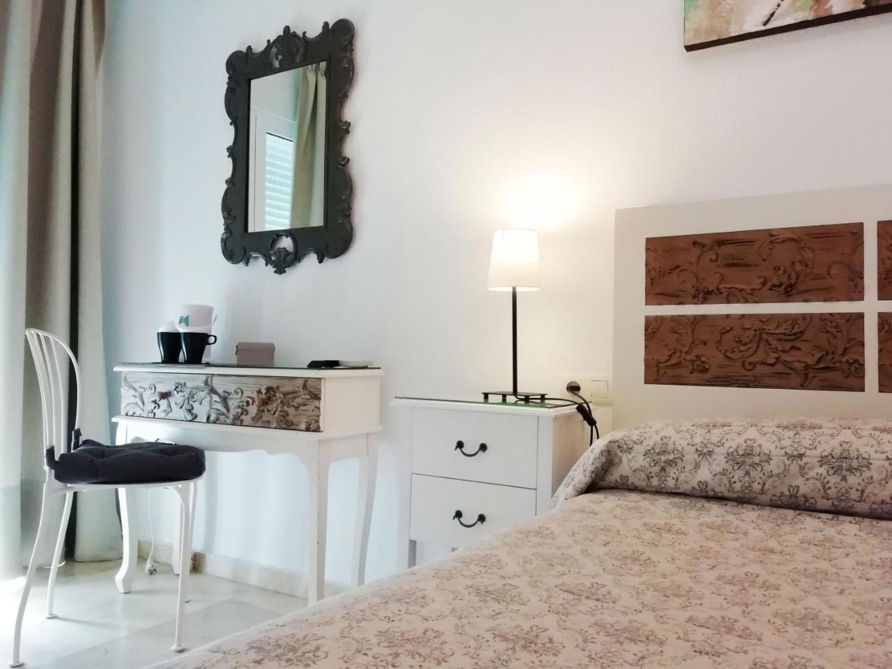 Hostal Tres Soles Nerja Extérieur photo