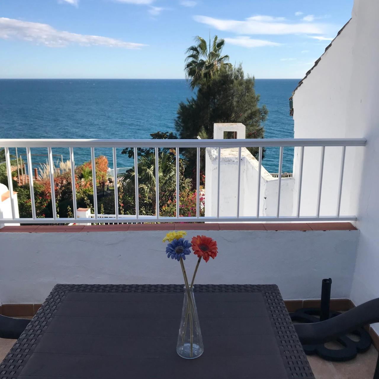 Hostal Tres Soles Nerja Extérieur photo