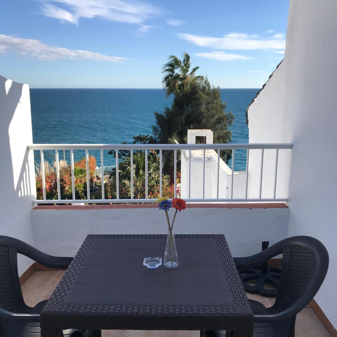 Hostal Tres Soles Nerja Extérieur photo