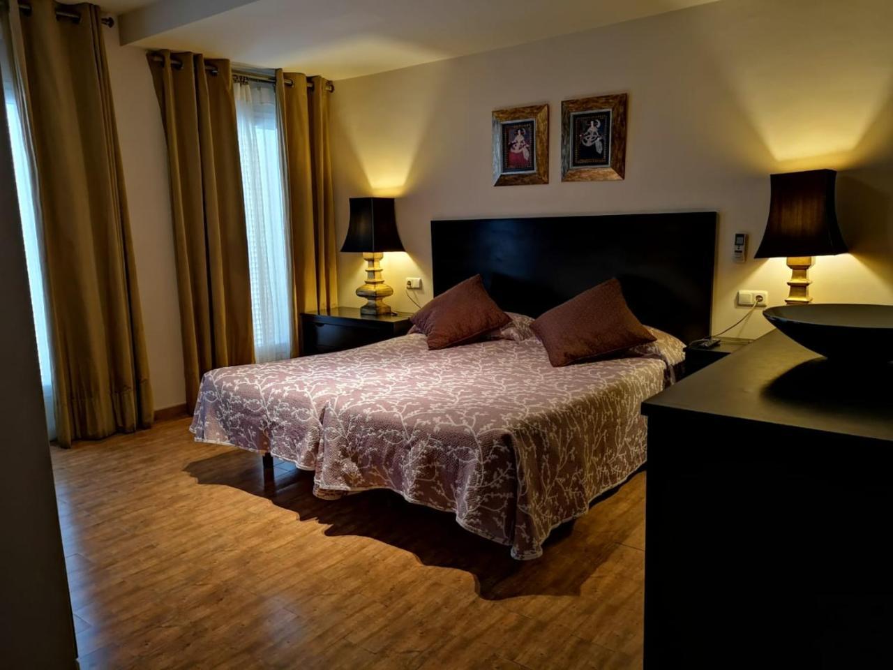 Hostal Tres Soles Nerja Extérieur photo